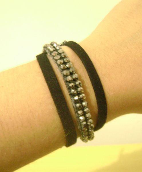 Pulseira couro preta com strass prata